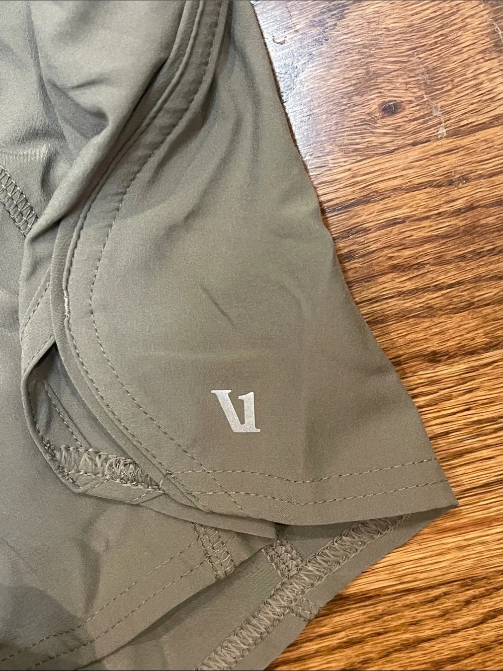 Vuori Women's Clementine 2.0 Shorts in Olive gray Sz M - Picture 13 of 13